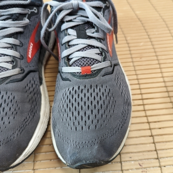 Brooks Beast 20 Mens 11.5D Shoes Sneakers Gray Red Running Walking NEW INSOLES